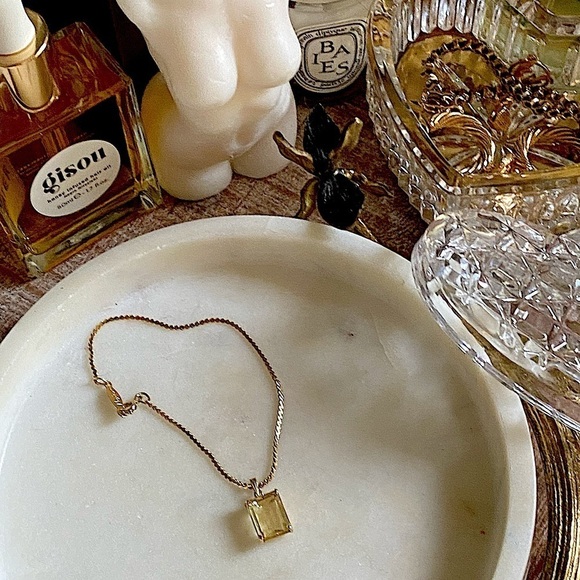 beautiful vintage gold tone bracelet with yellow crystal accent - Picture 1 of 16